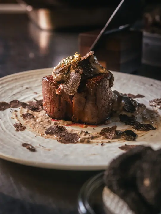 Un piatto di carne al Tartufo