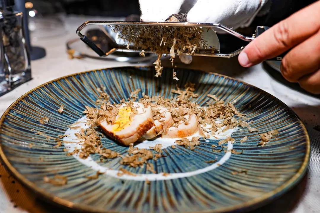 Lamellatura del Tartufo su un piatto di pesce